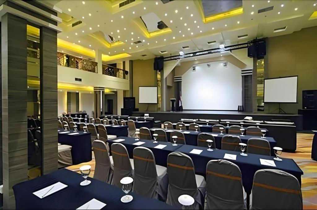 Aria Barito Hotel Банджермасин Екстериор снимка