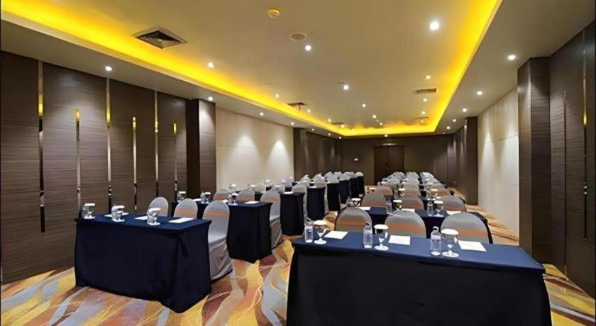 Aria Barito Hotel Банджермасин Екстериор снимка